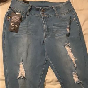 New 3x light wash ripped jeans
